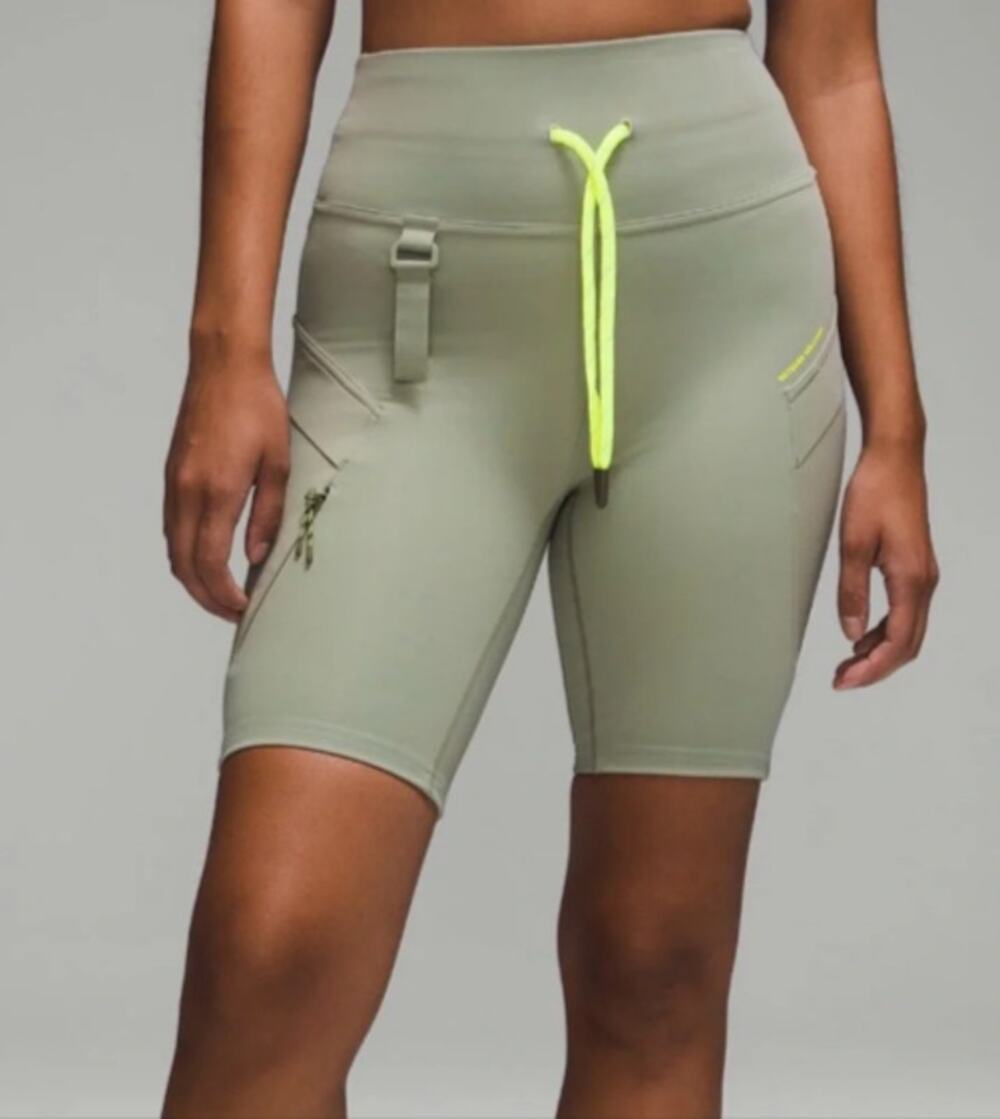 Lululemon Cargo Super High Rise Hiking Shorts Green Drawcord Trail Size 6